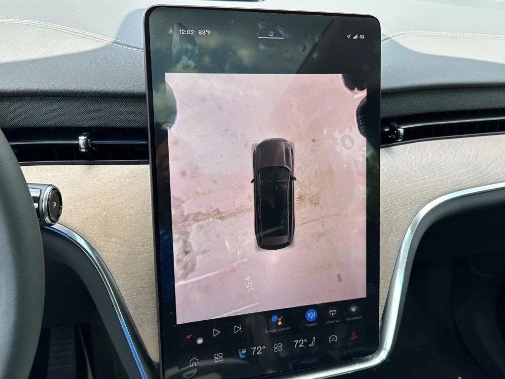 2025 Volvo - image 21