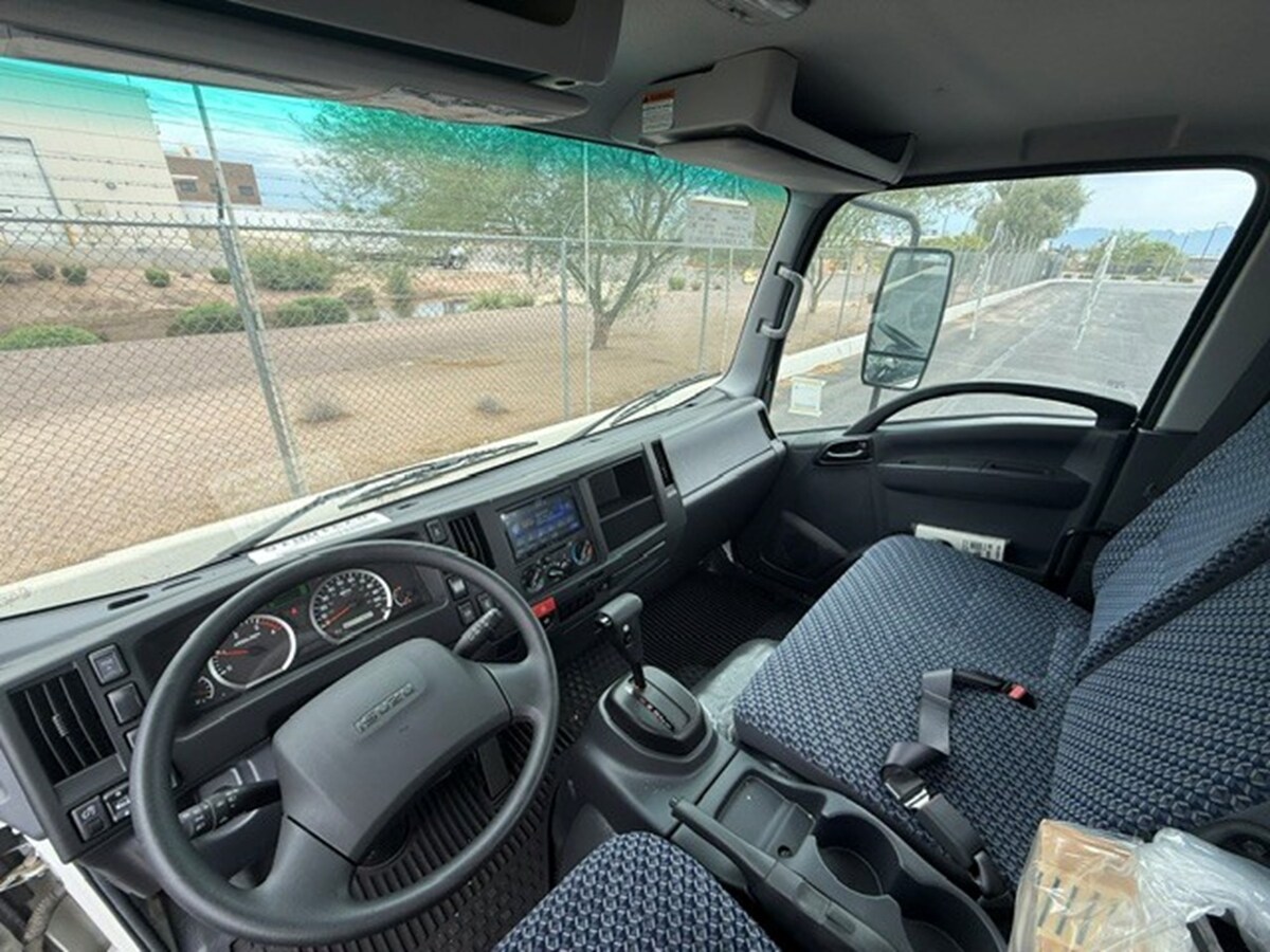 2024 Isuzu NRR in Flagstaff, AZ — photo 3