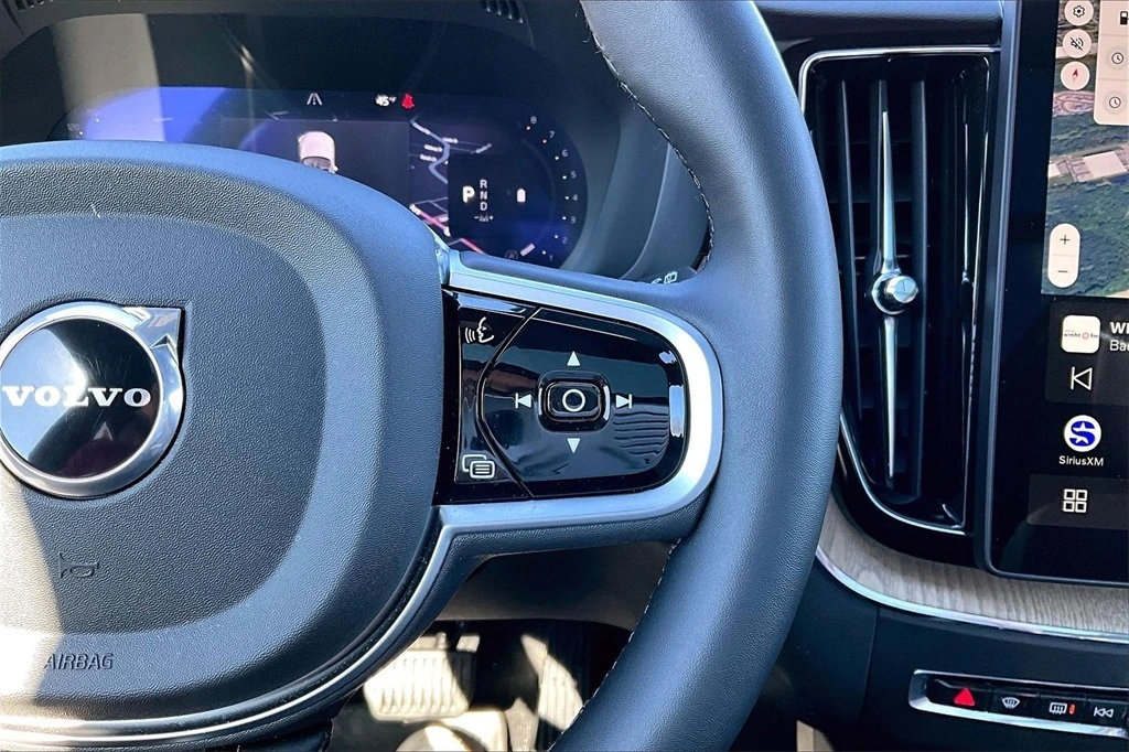 2026 Volvo - image 12