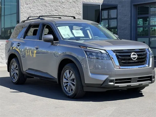 2025 Nissan Pathfinder SV photo 8