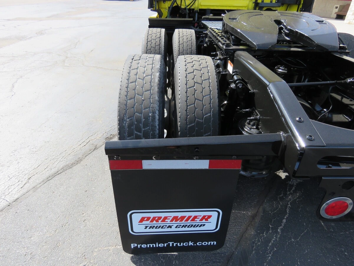 2022 Freightliner Cascadia - image 5