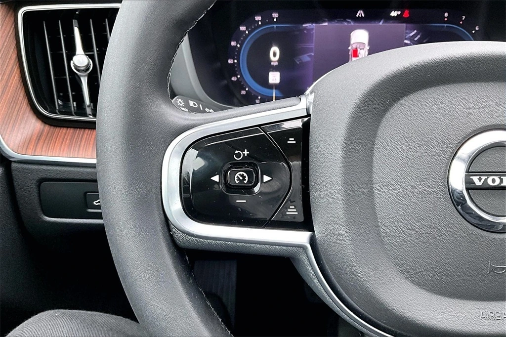 2023 Volvo - image 10