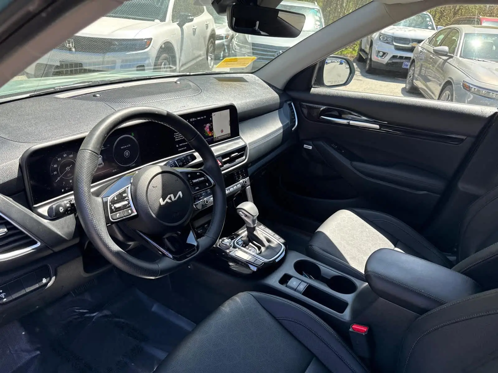 2024 Kia Seltos SX photo 11