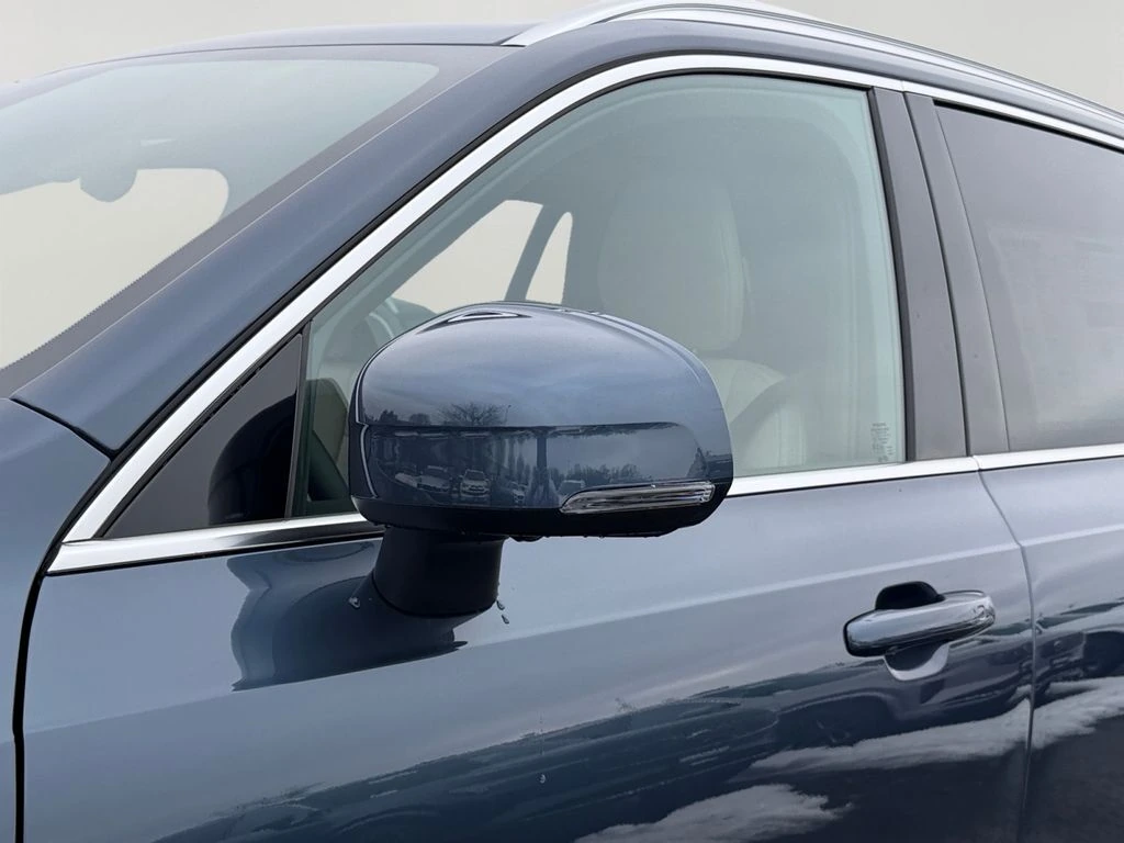 2026 Volvo - image 26