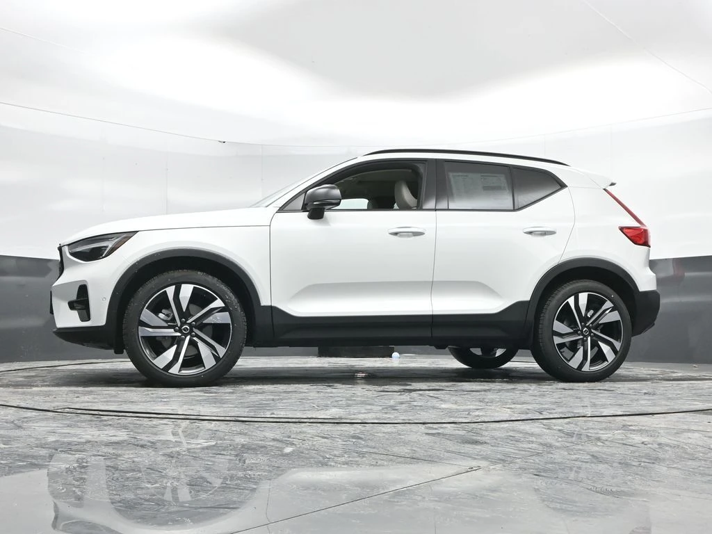 2026 Volvo - image 42