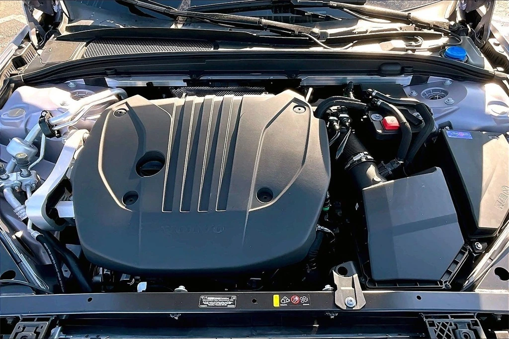 2026 Volvo - image 12