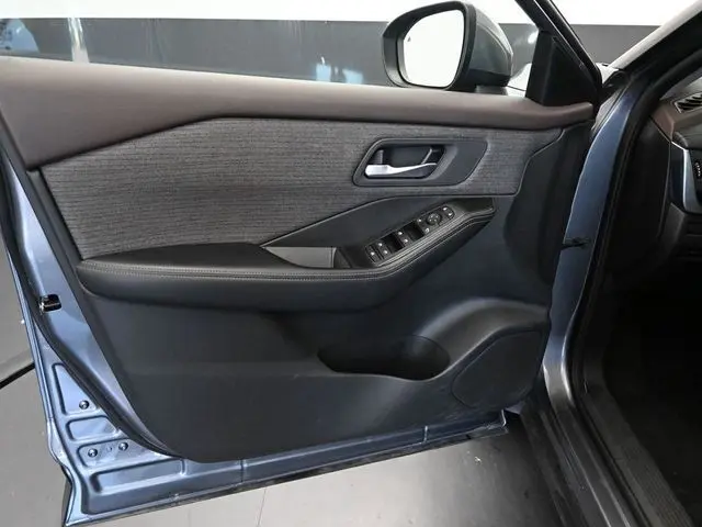 2023 Nissan Rogue SV photo 10