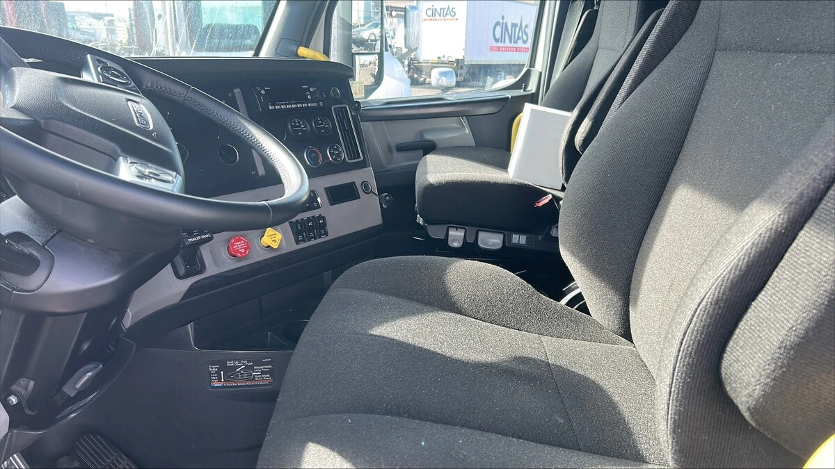 2024 Freightliner Cascadia - image 4