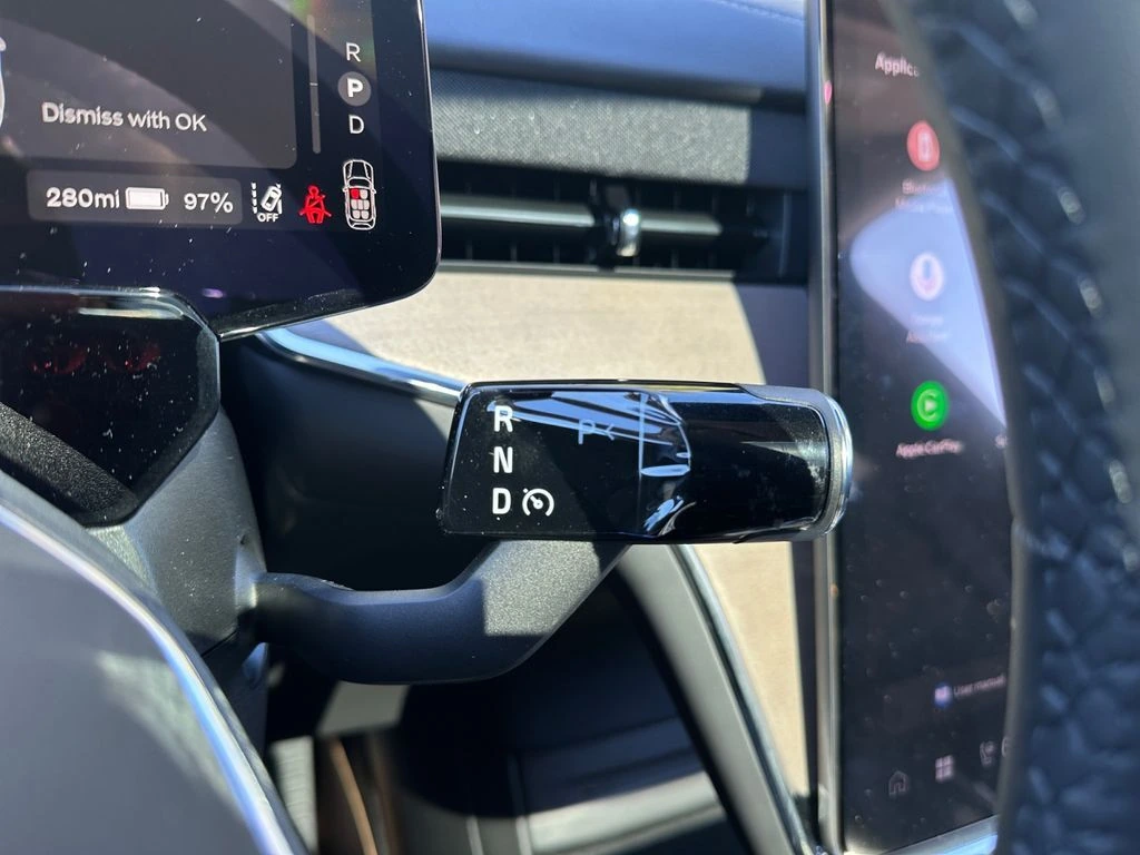 2025 Volvo - image 23