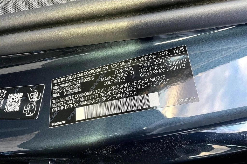 2026 Volvo - image 8