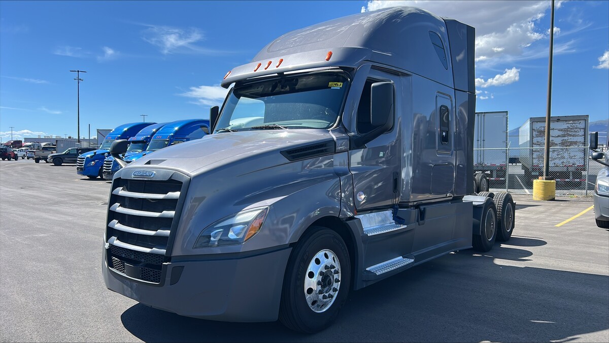 2023 FREIGHTLINER Cascadia
