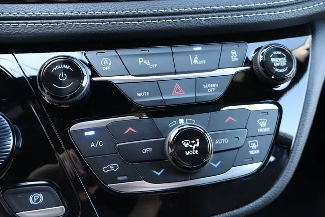 2026 Chrysler Pacifica photo 22