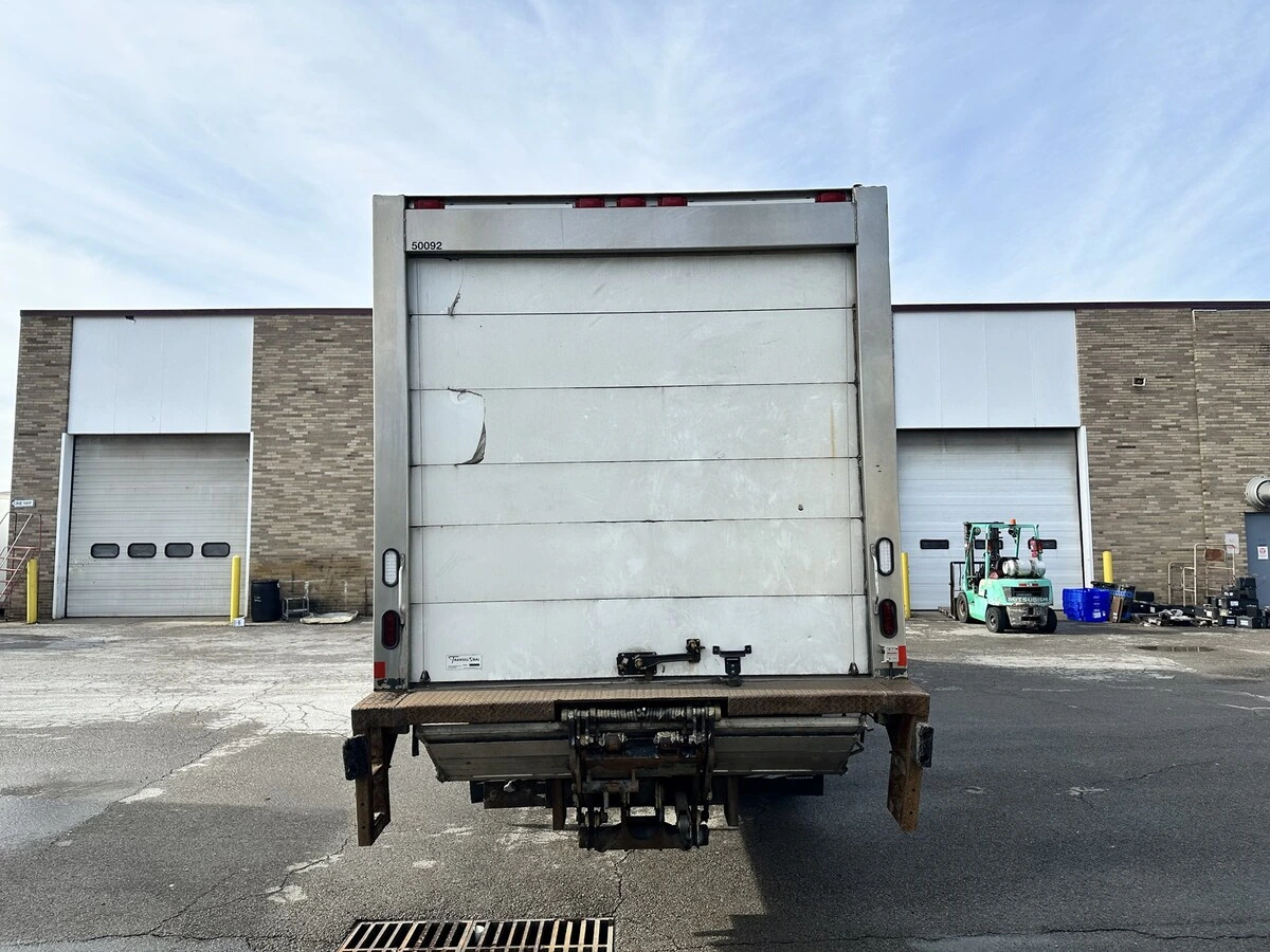 2016 International 4300 - image 6