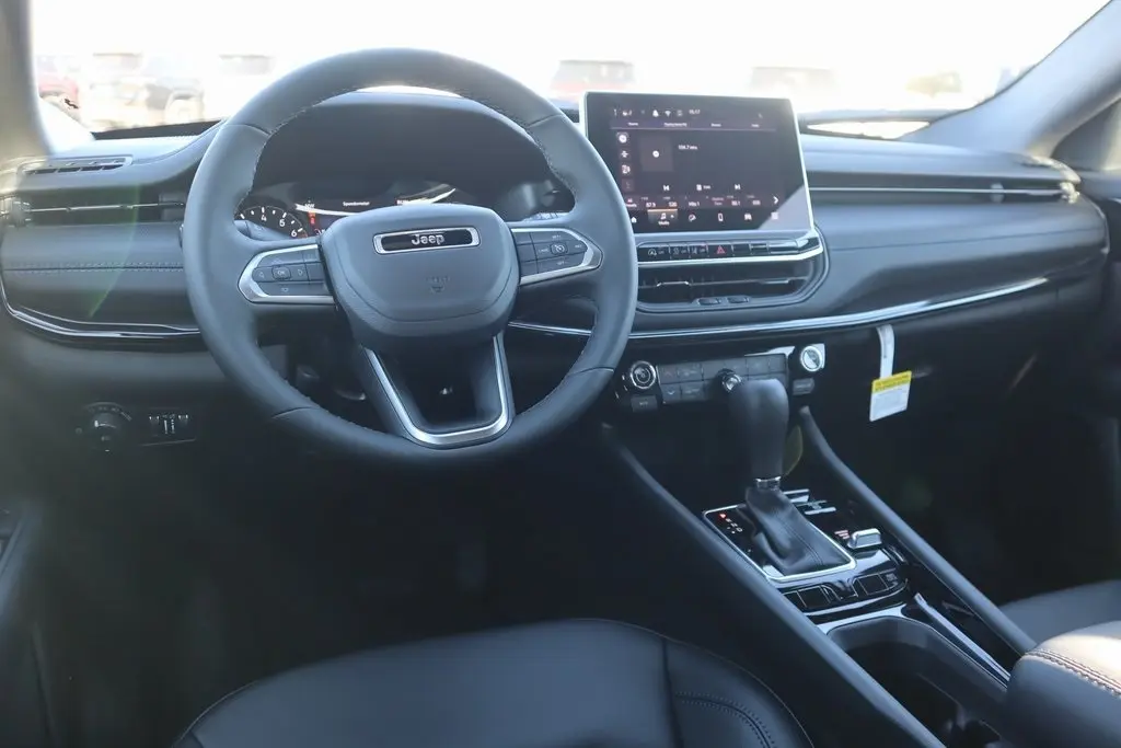 2026 Jeep Compass Latitude photo 2