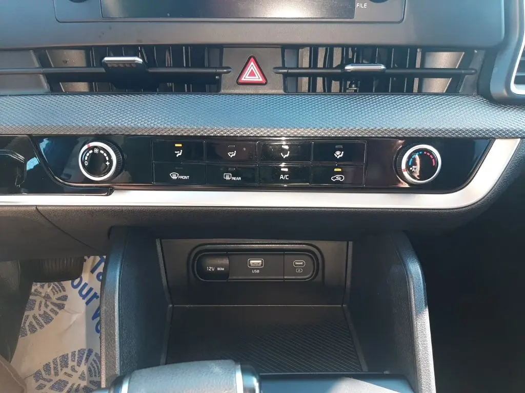 2024 Kia Sportage LX photo 18