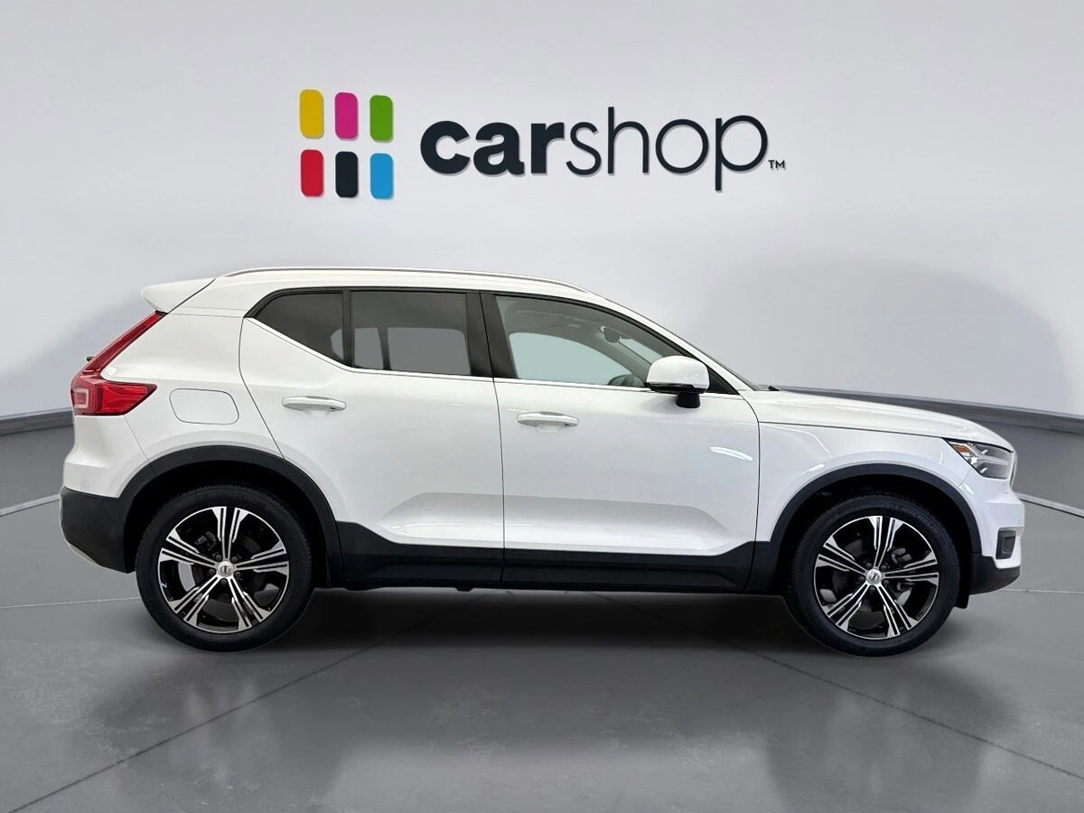 2022 Volvo - image 6