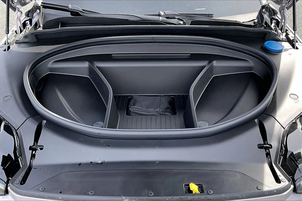 2026 Volvo - image 12