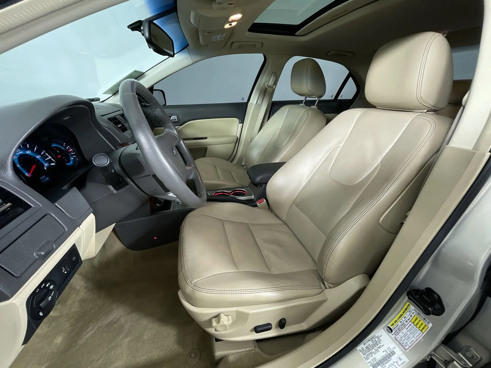 2010 Ford Fusion SEL photo 10