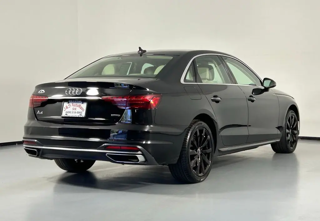 2022 Audi A4 40 Premium Quattro photo 7