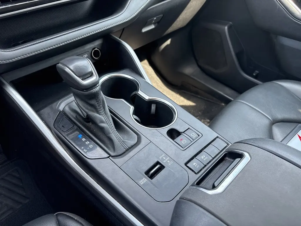 2022 Toyota Highlander Hybrid XLE photo 16