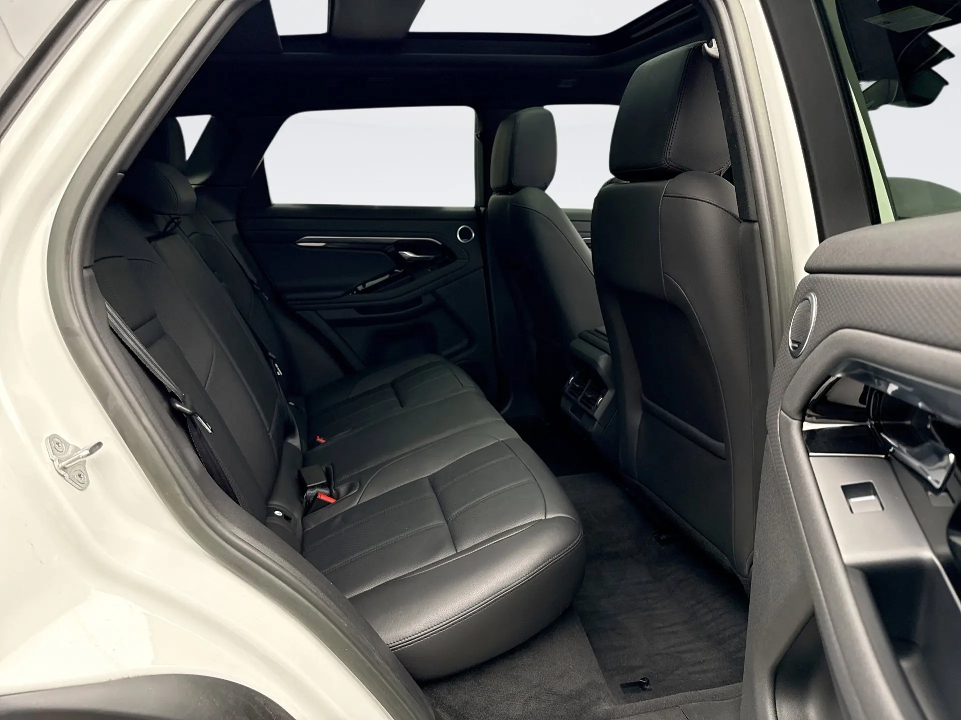2023 Land Rover Range Rover Evoque R-Dynamic S photo 18