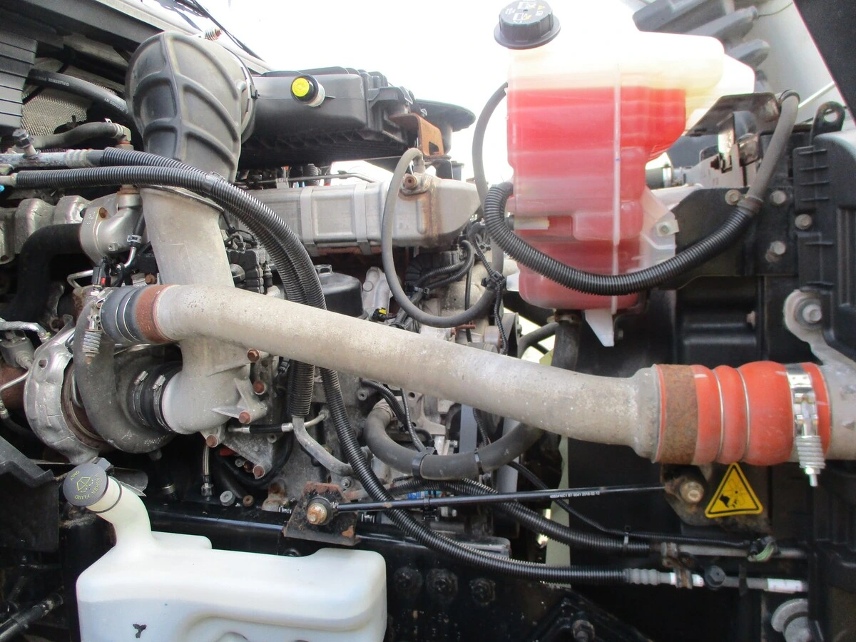 2019 International LT - image 6