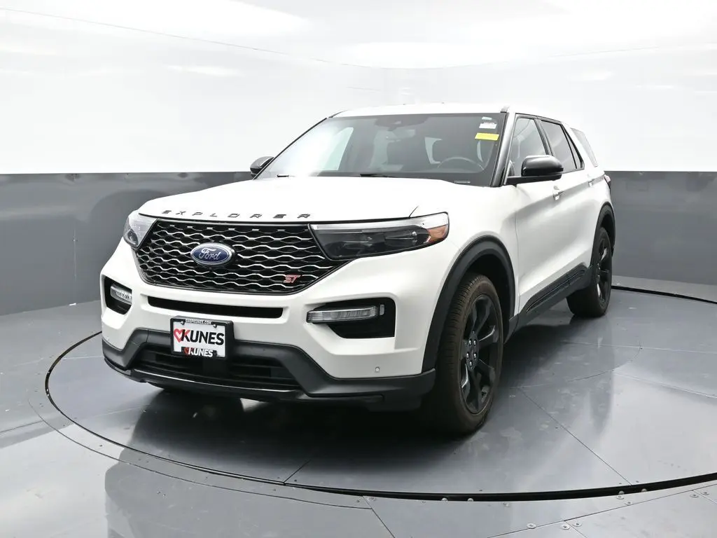2021 Ford Explorer ST photo 3