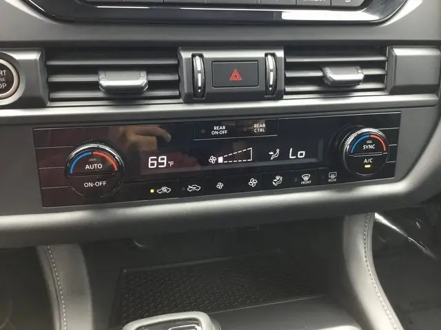 2024 Nissan Pathfinder S 4x4 photo 23