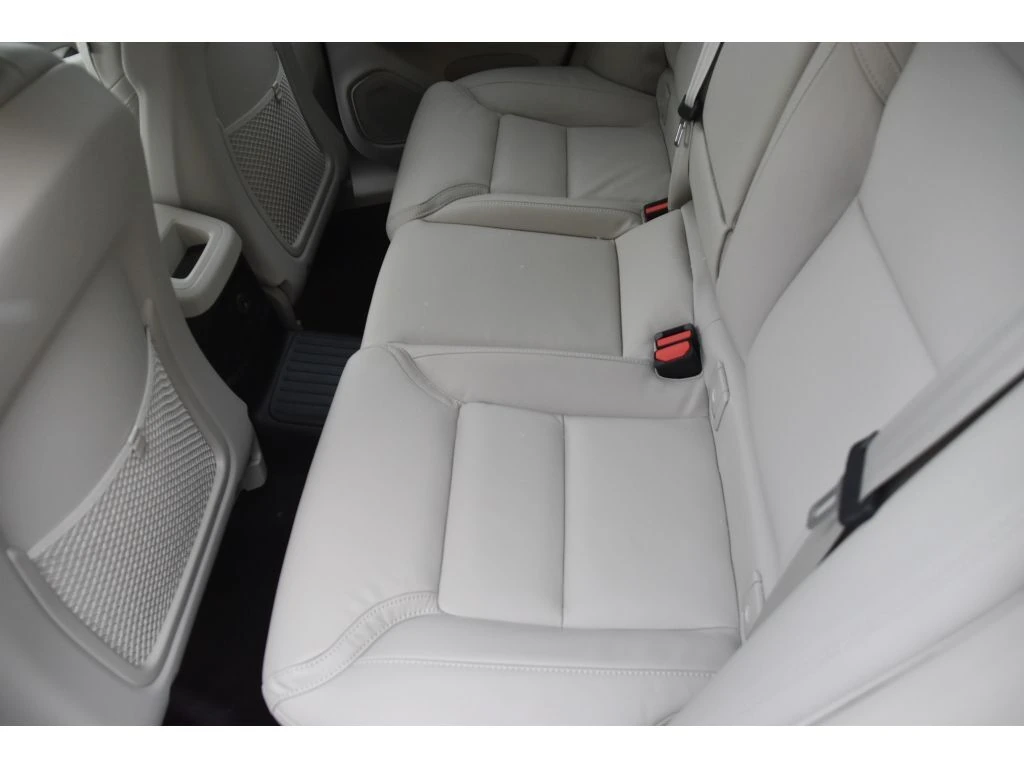 2026 Volvo - image 12