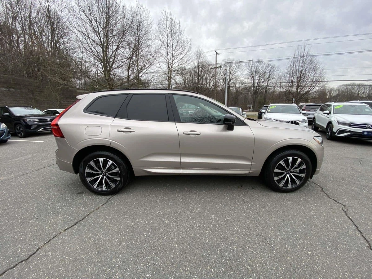 2025 Volvo - image 6