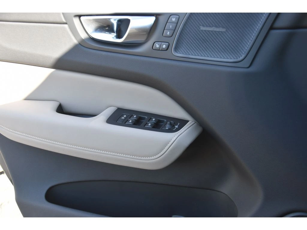 2026 Volvo - image 26