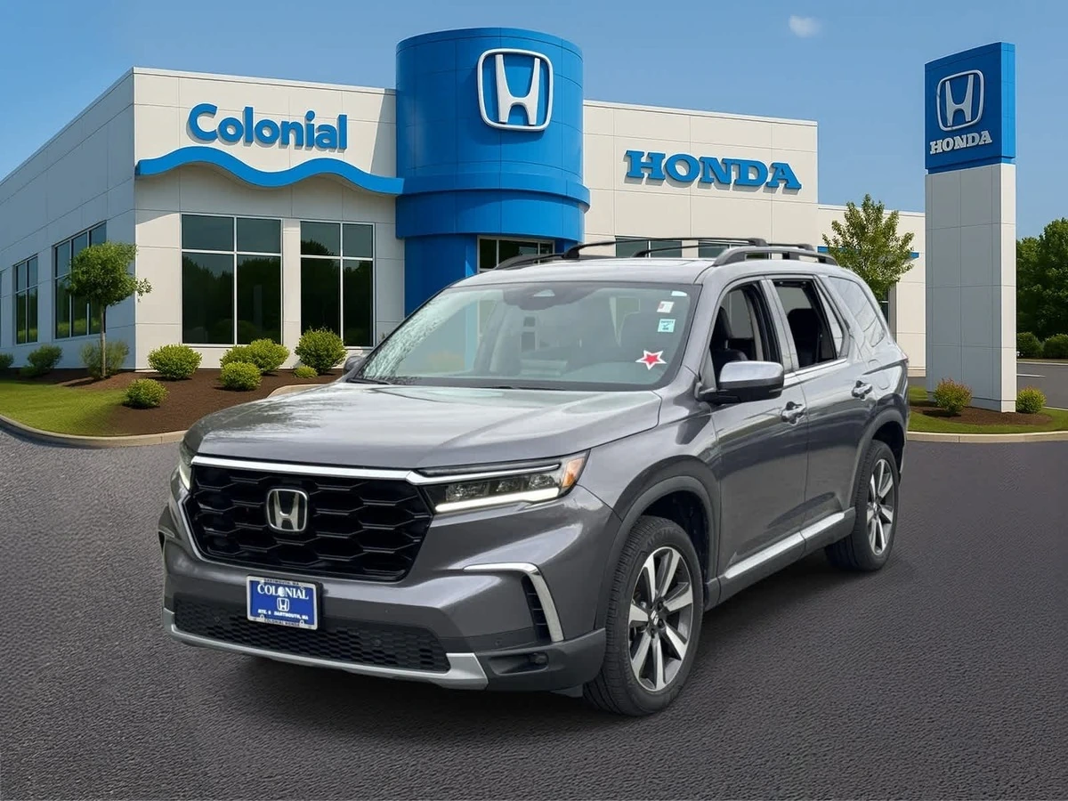 2025 Honda Pilot Touring AWD's photo