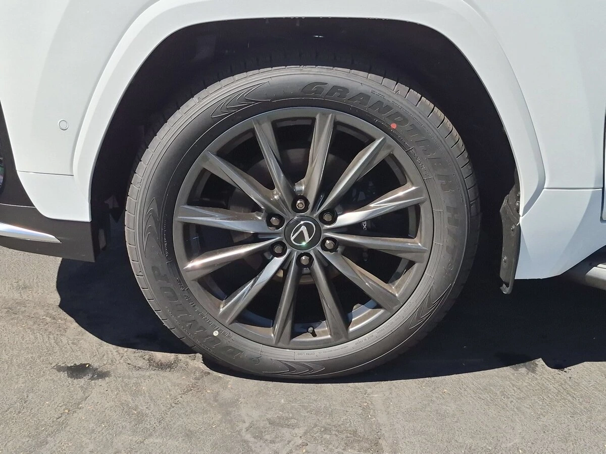 2026 Lexus LX 700h F-Sport - Photo 9