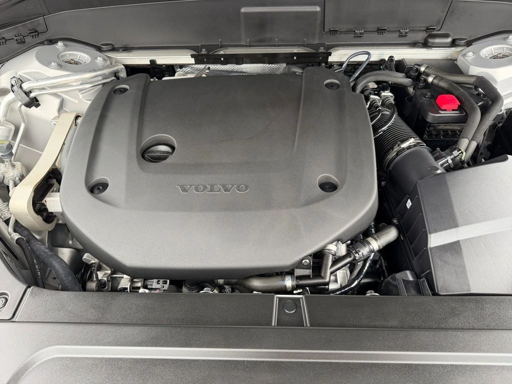 2025 Volvo - image 28