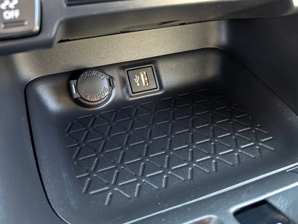 2024 Toyota RAV4 XLE - Photo 25