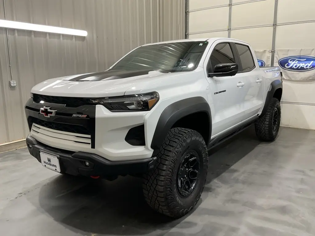 2024 Chevrolet Colorado ZR2 photo 3