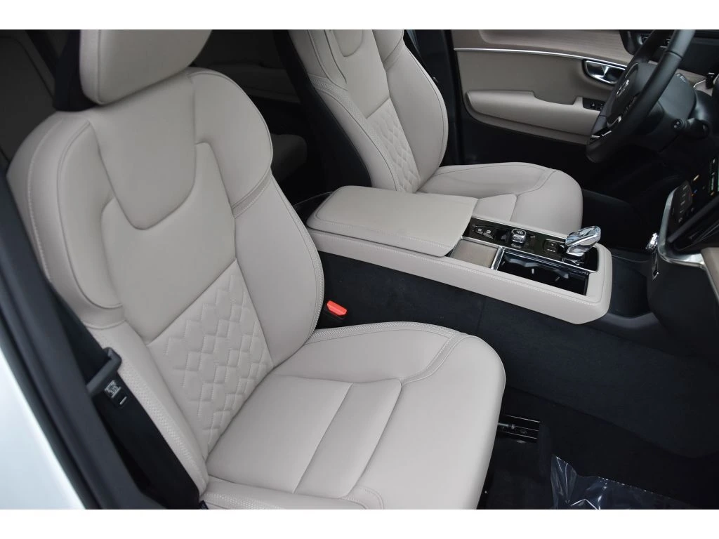 2026 Volvo - image 29