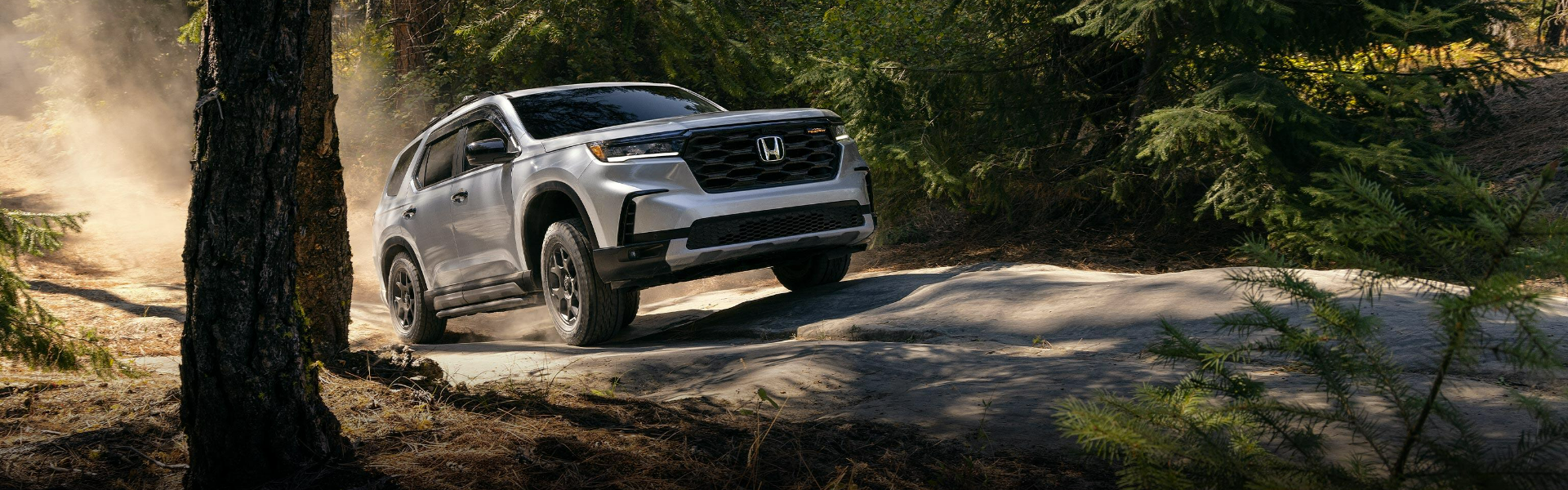 2025 Honda Pilot running with front view