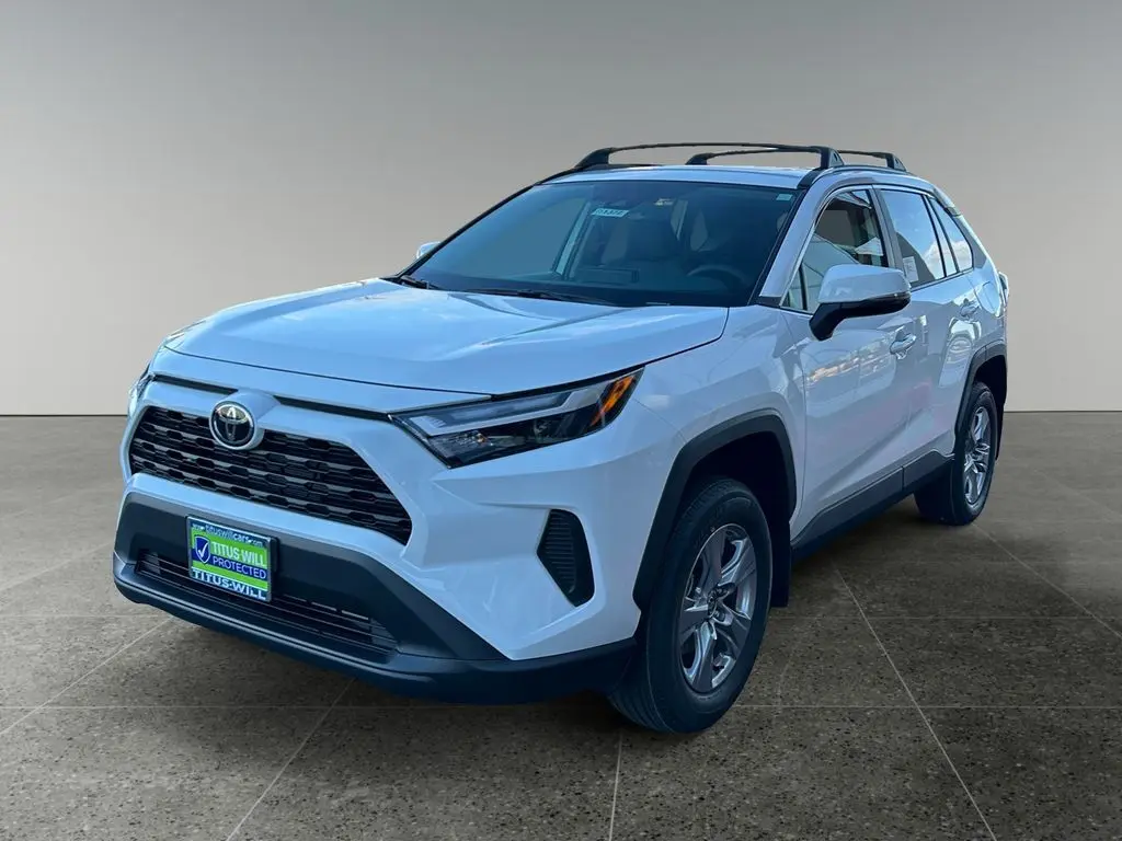 2025 Toyota RAV4 XLE photo 3