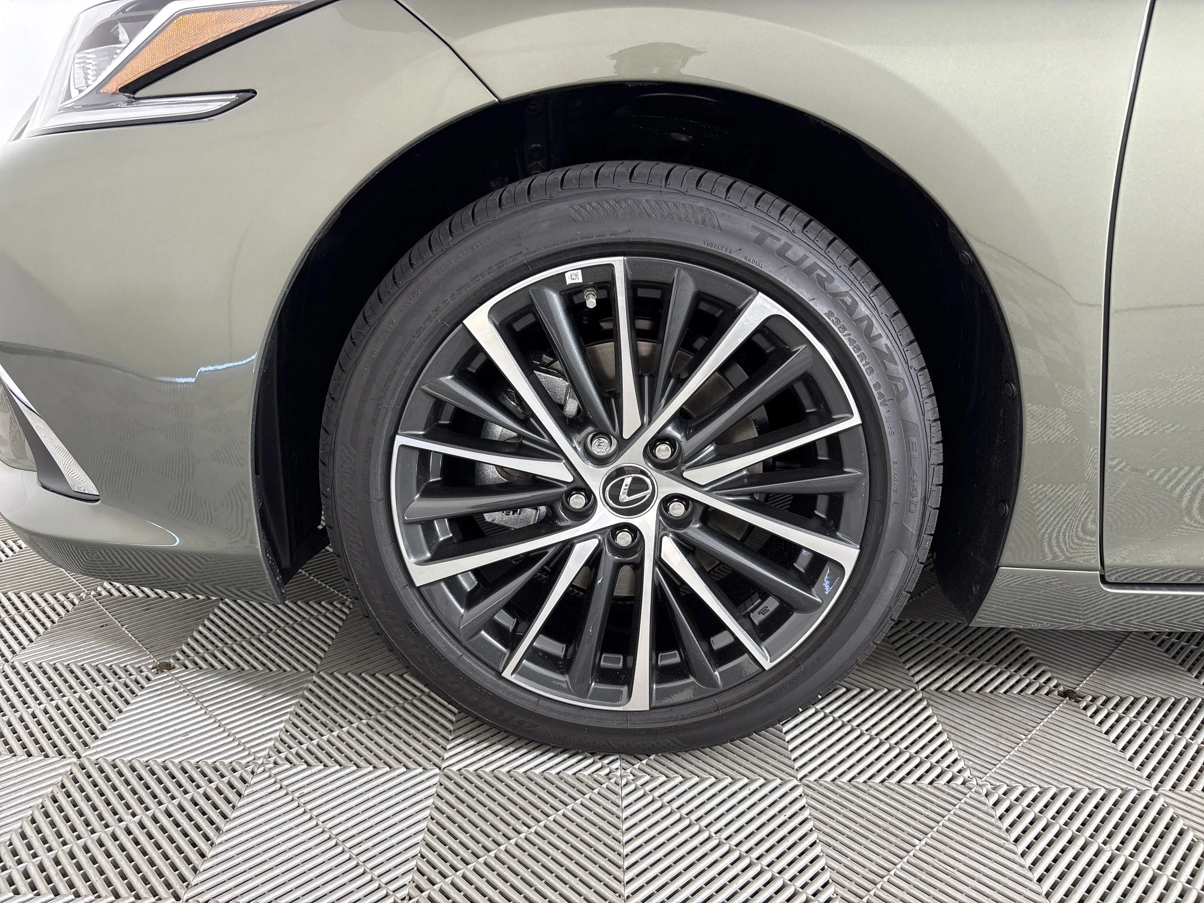 2025 Lexus ES 350 photo 14