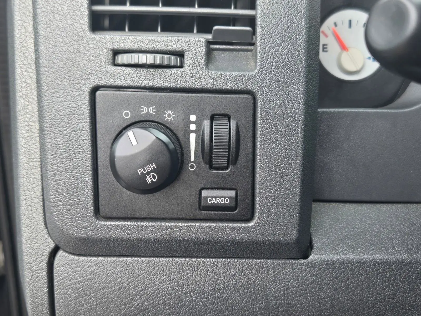 2008 Dodge Ram SLT photo 26