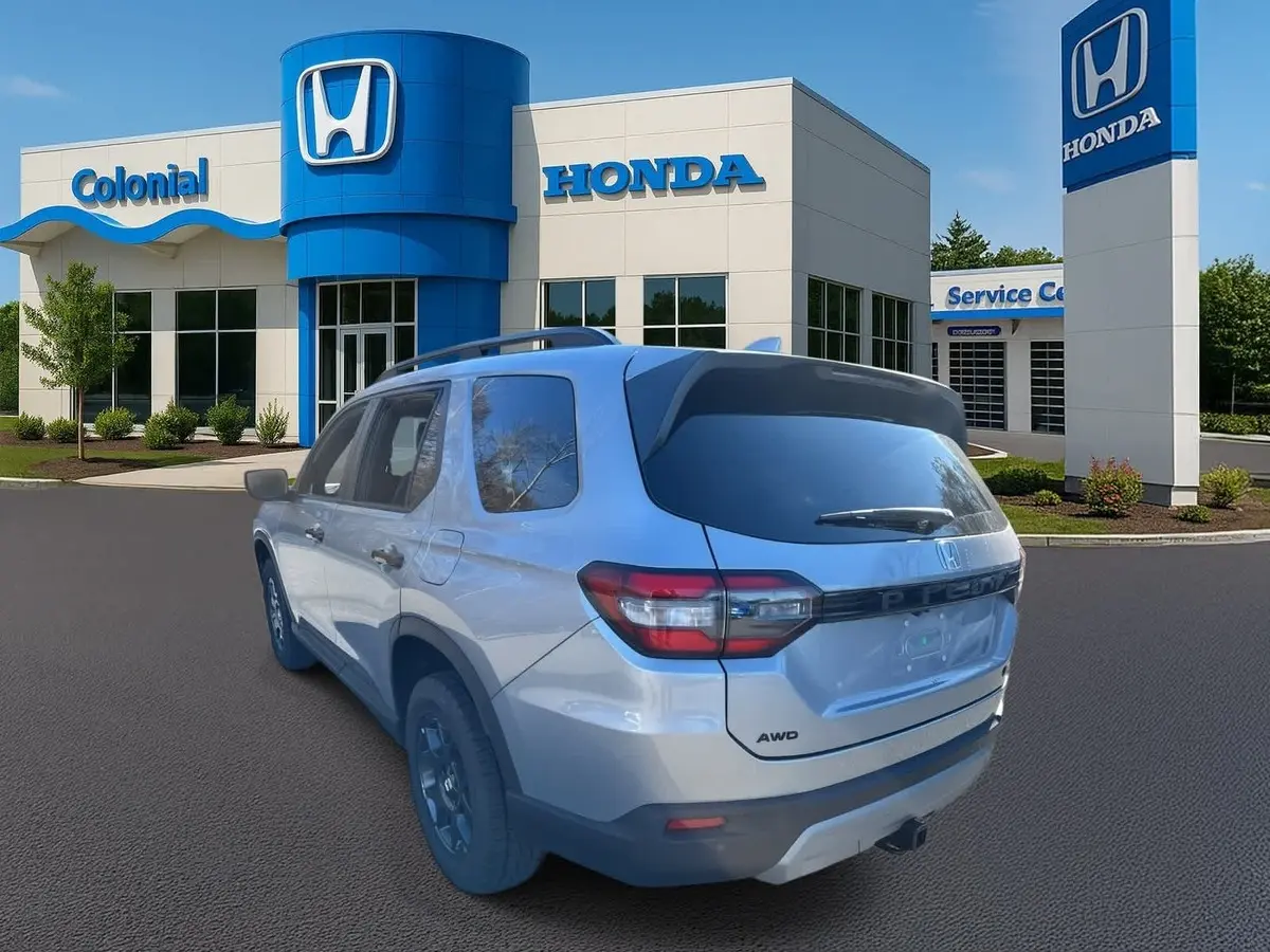 2025 Honda Pilot TrailSport photo 2