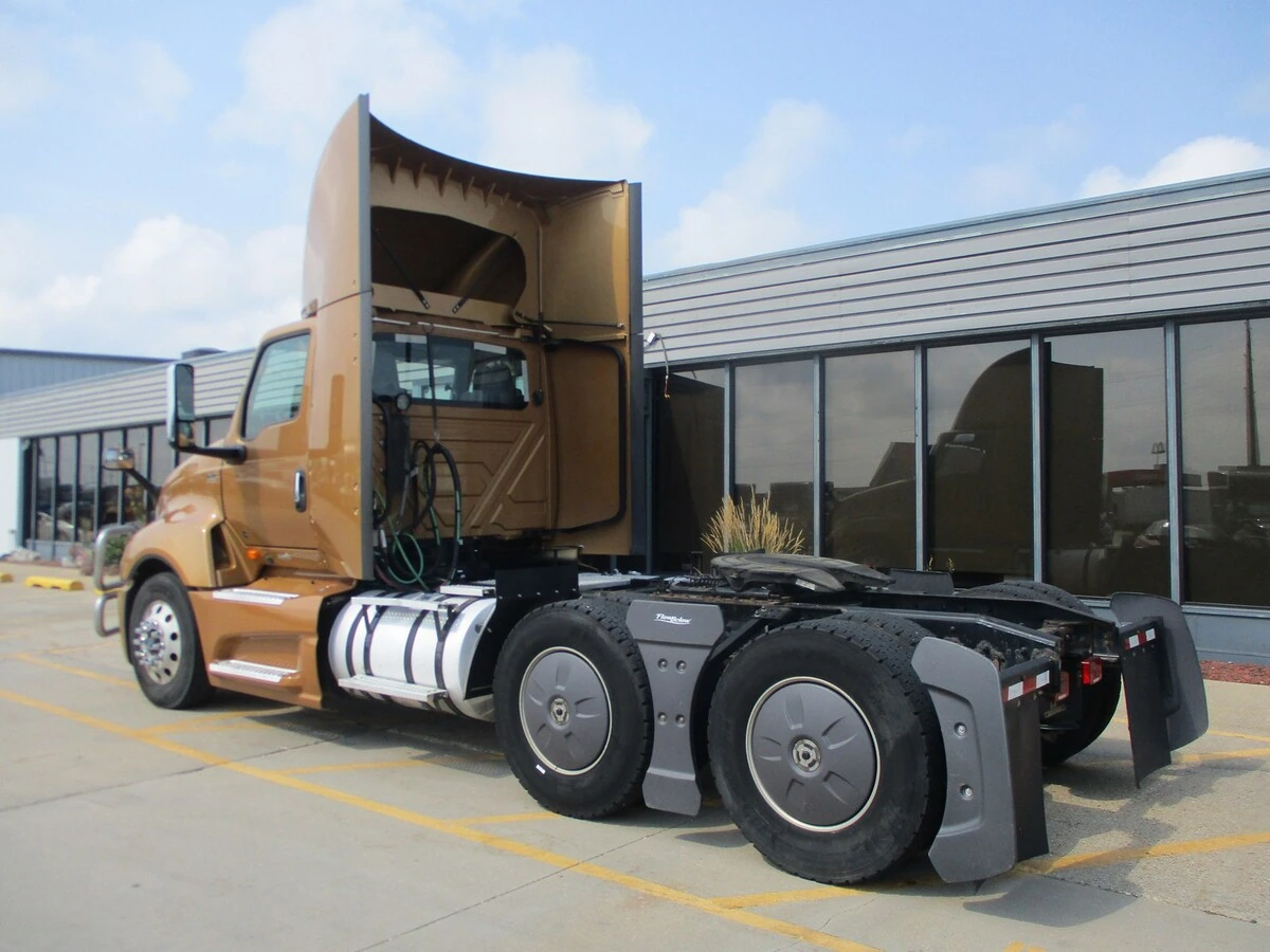 2022 International LT in Altoona, IA — photo 6