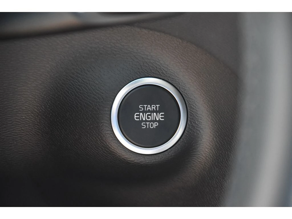 2025 Volvo - image 37