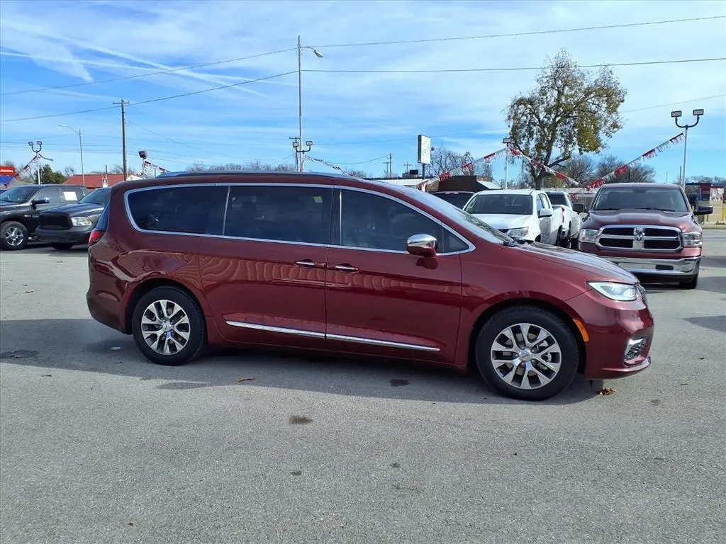 2021 Chrysler Pacifica Hybrid Limited photo 2