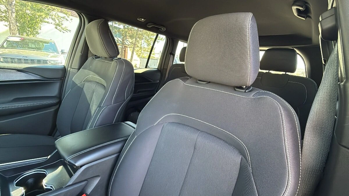 2025 Jeep Grand Cherokee Laredo - Photo 11