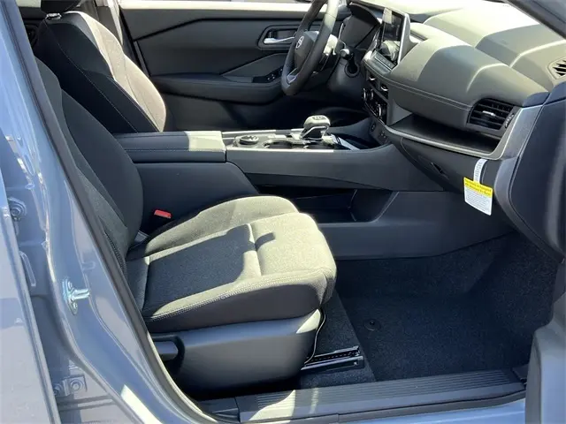 2026 Nissan Rogue SV photo 20