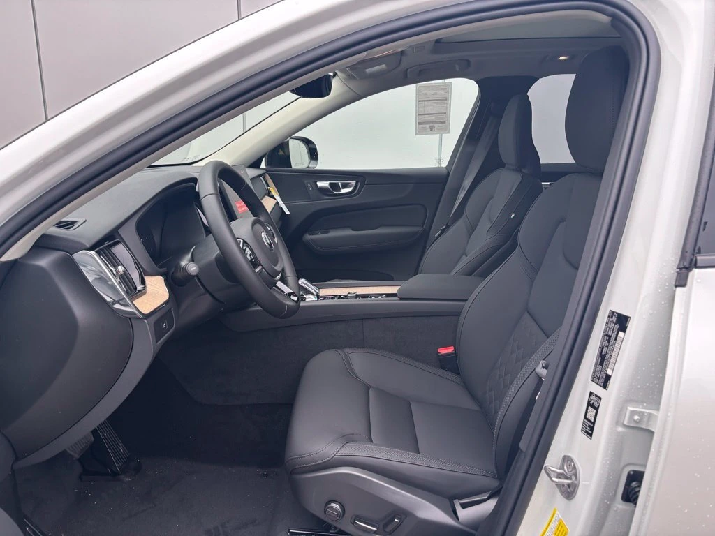 2026 Volvo XC60 Plus - Photo 15