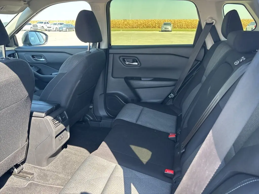 2024 Nissan Rogue SV photo 7