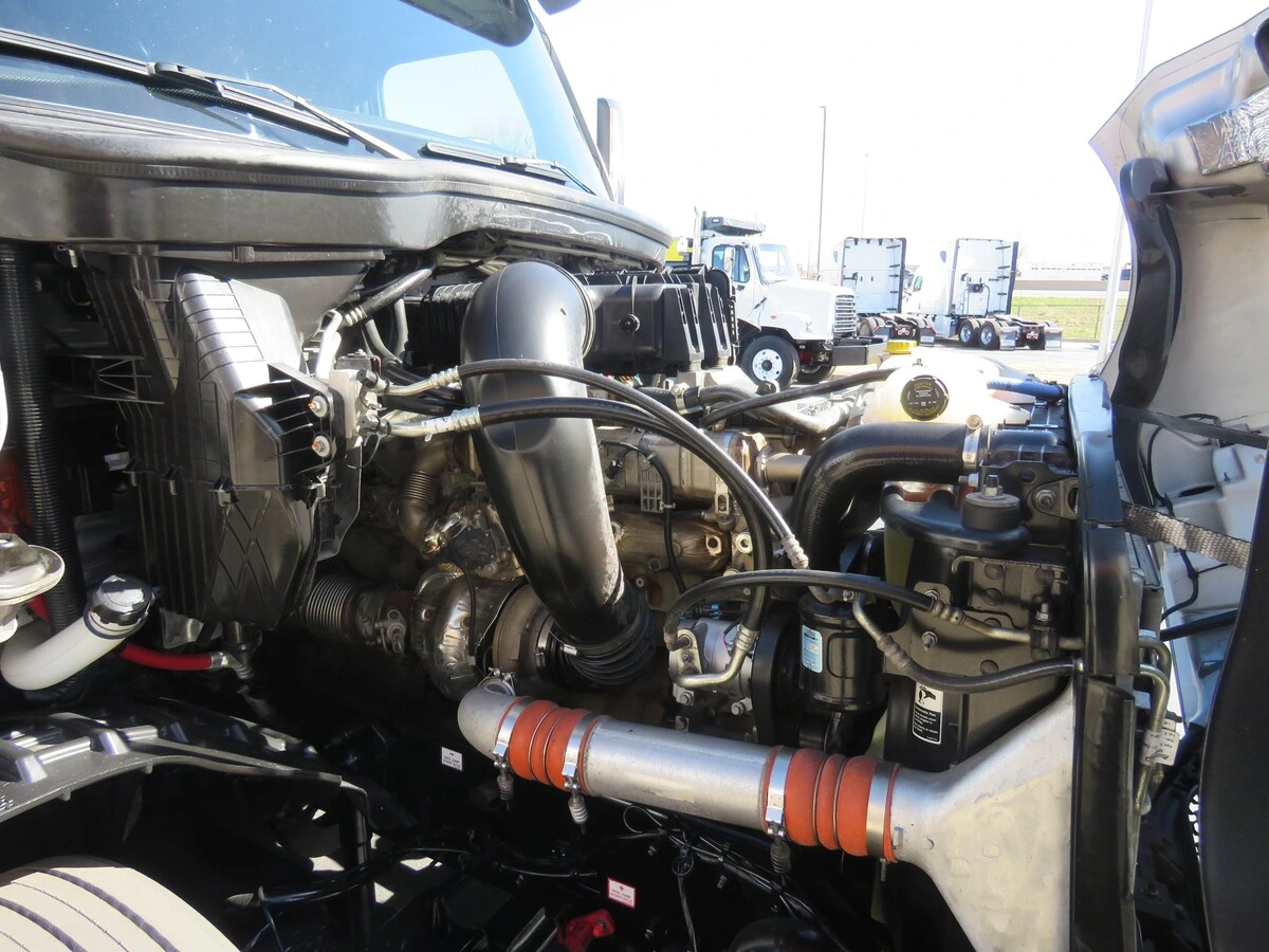 2022 Freightliner Cascadia - image 13